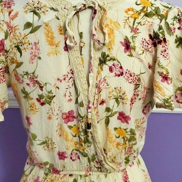 Band of Gypsies Boho Cream Floral Empire Waist Flutter Sleeves Flowy Mini Dress - Picture 9 of 13